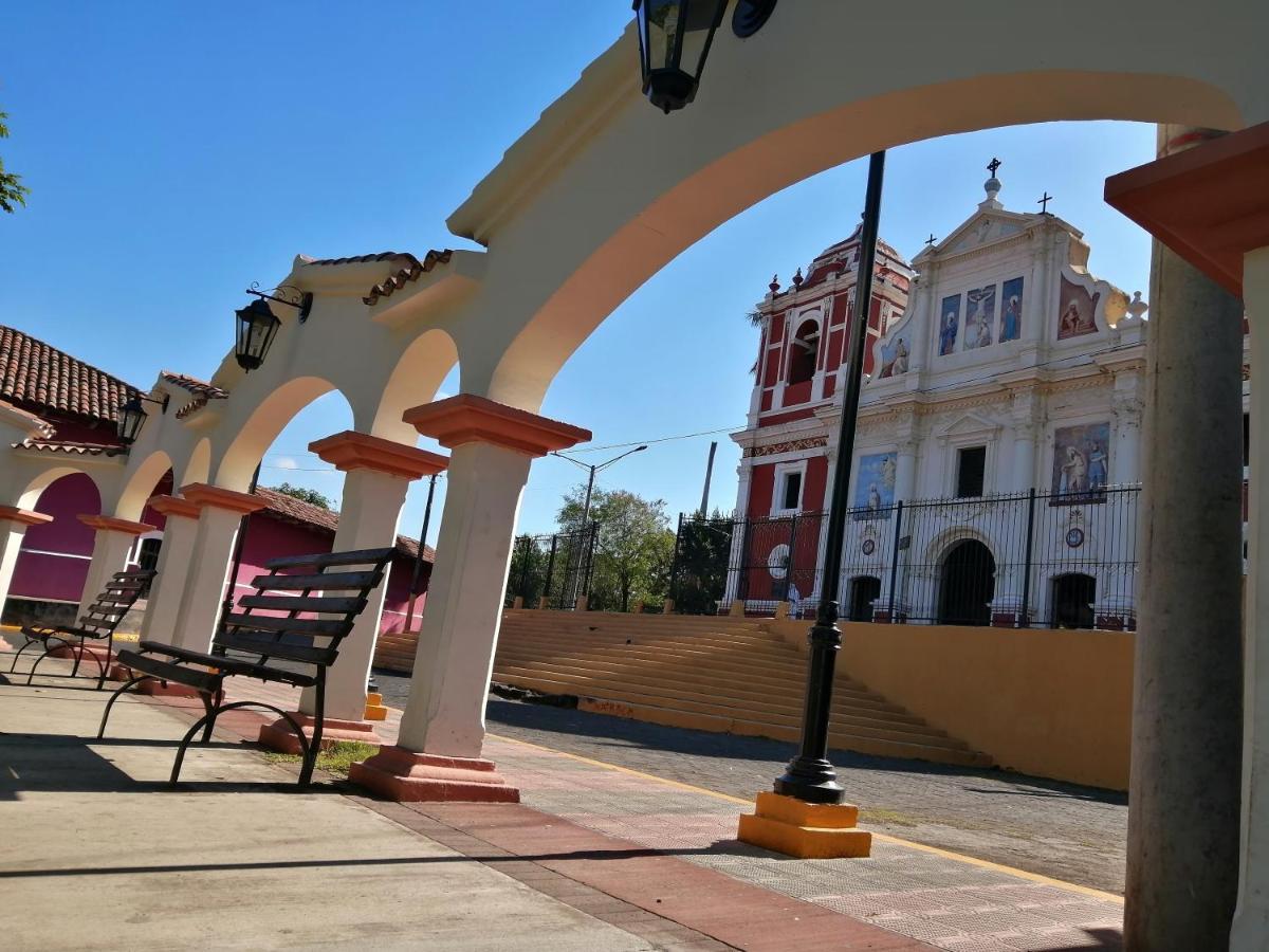 Hostal El Rio León Kültér fotó