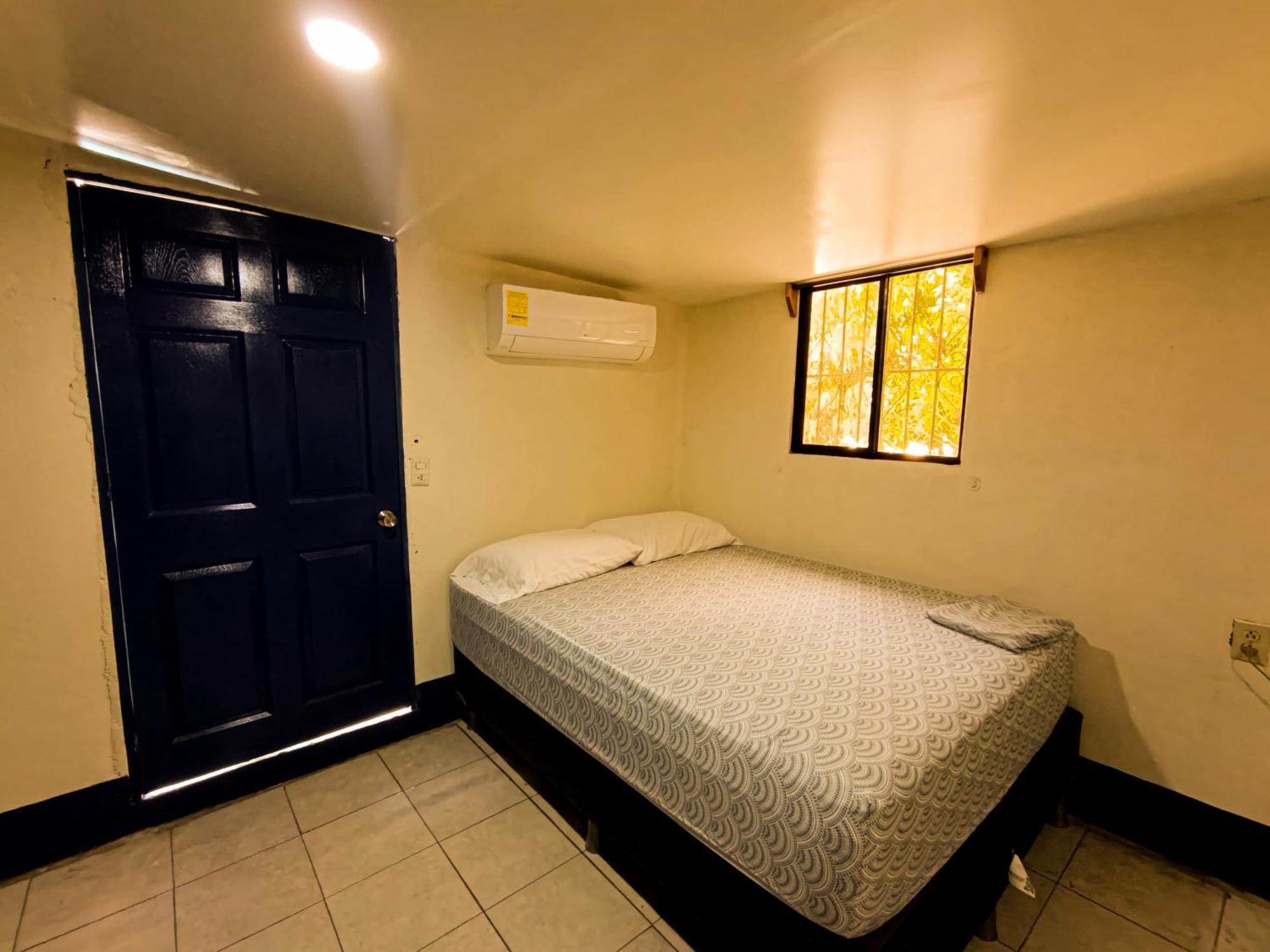 Hostal El Rio León Kültér fotó