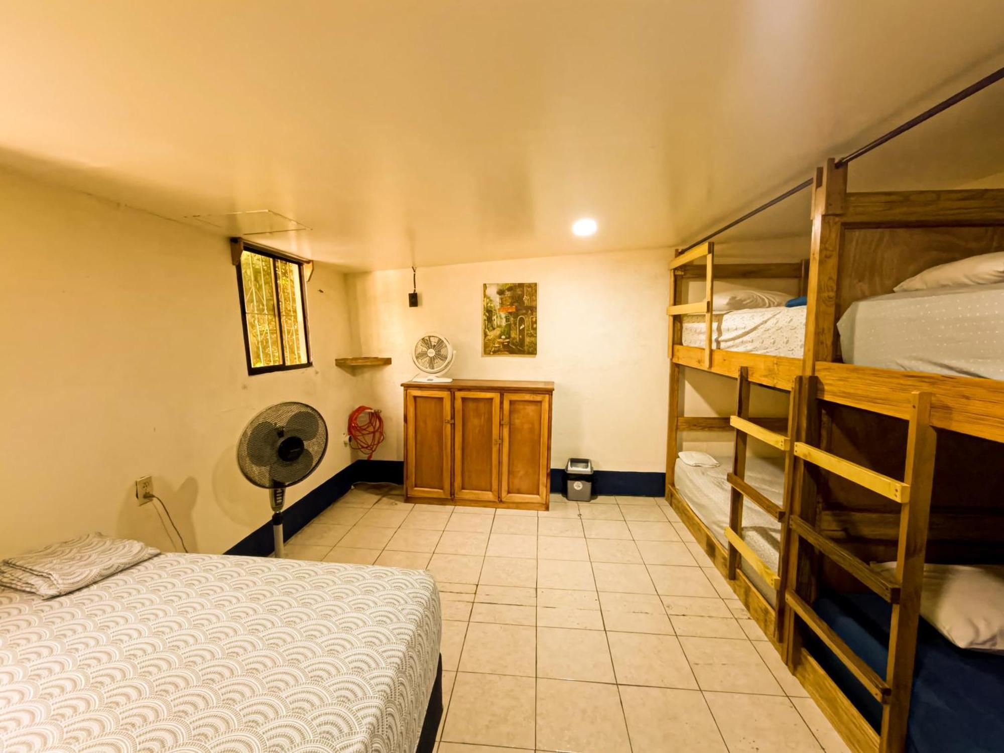 Hostal El Rio León Kültér fotó